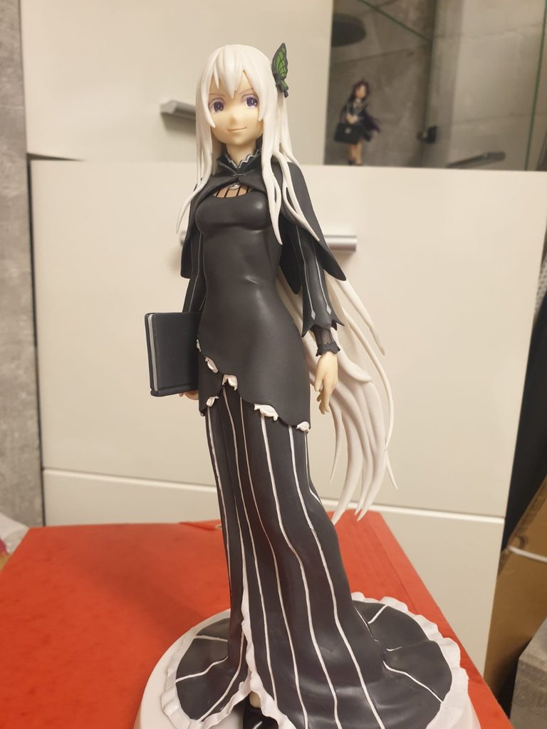 Ecchidana Re Zero Anime-Figur mit Buch,