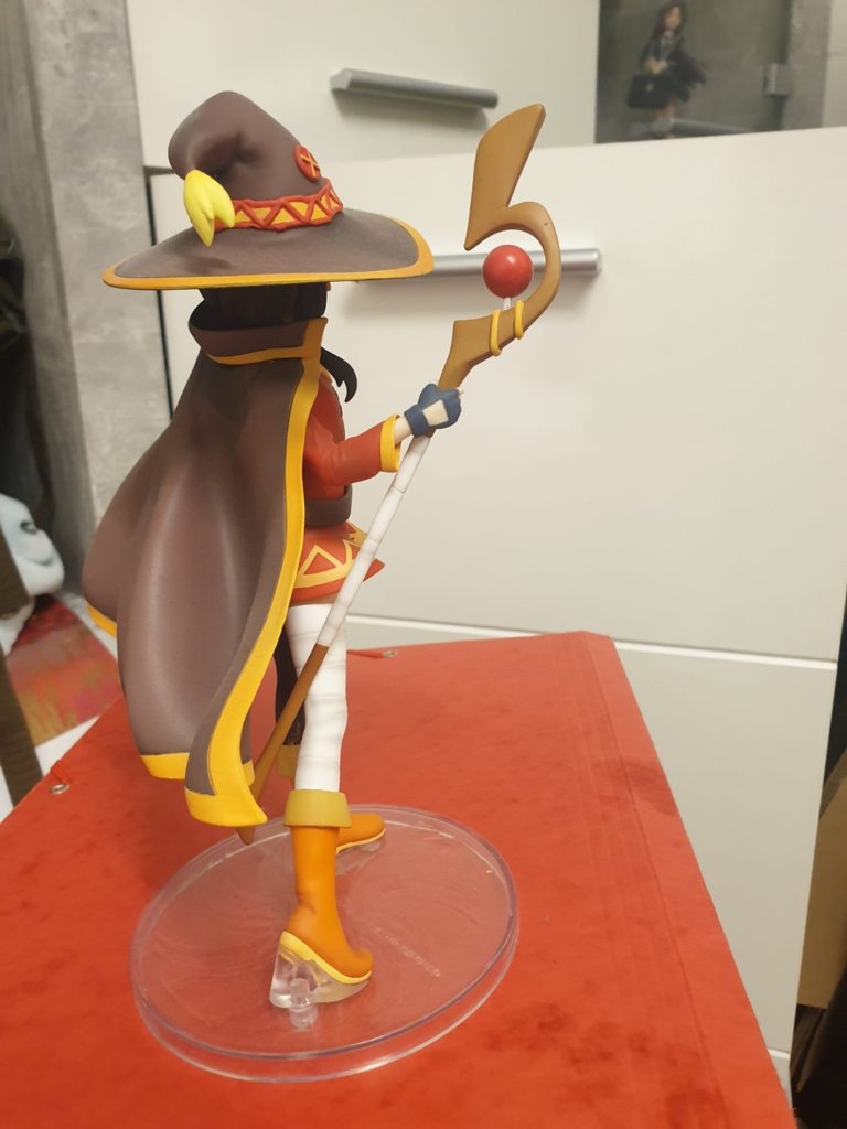 Megumin Anime Figur mit Stab