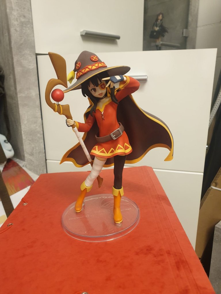 Megumin Anime Figur mit Stab