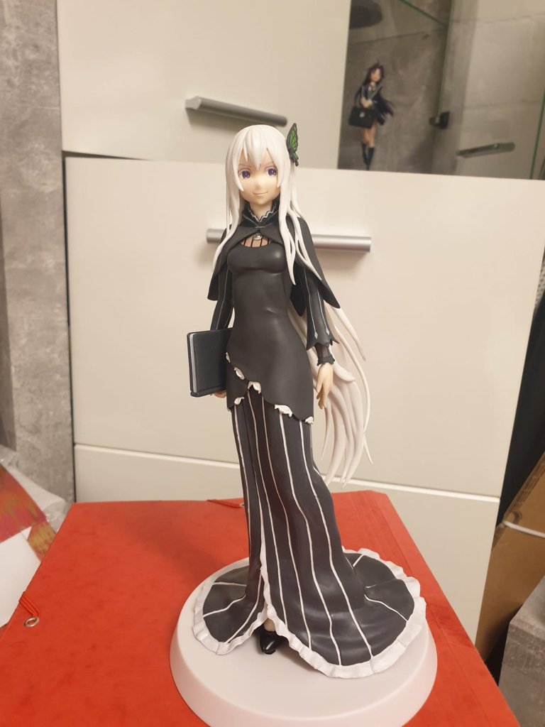 Ecchidana Re Zero Anime-Figur mit Buch,