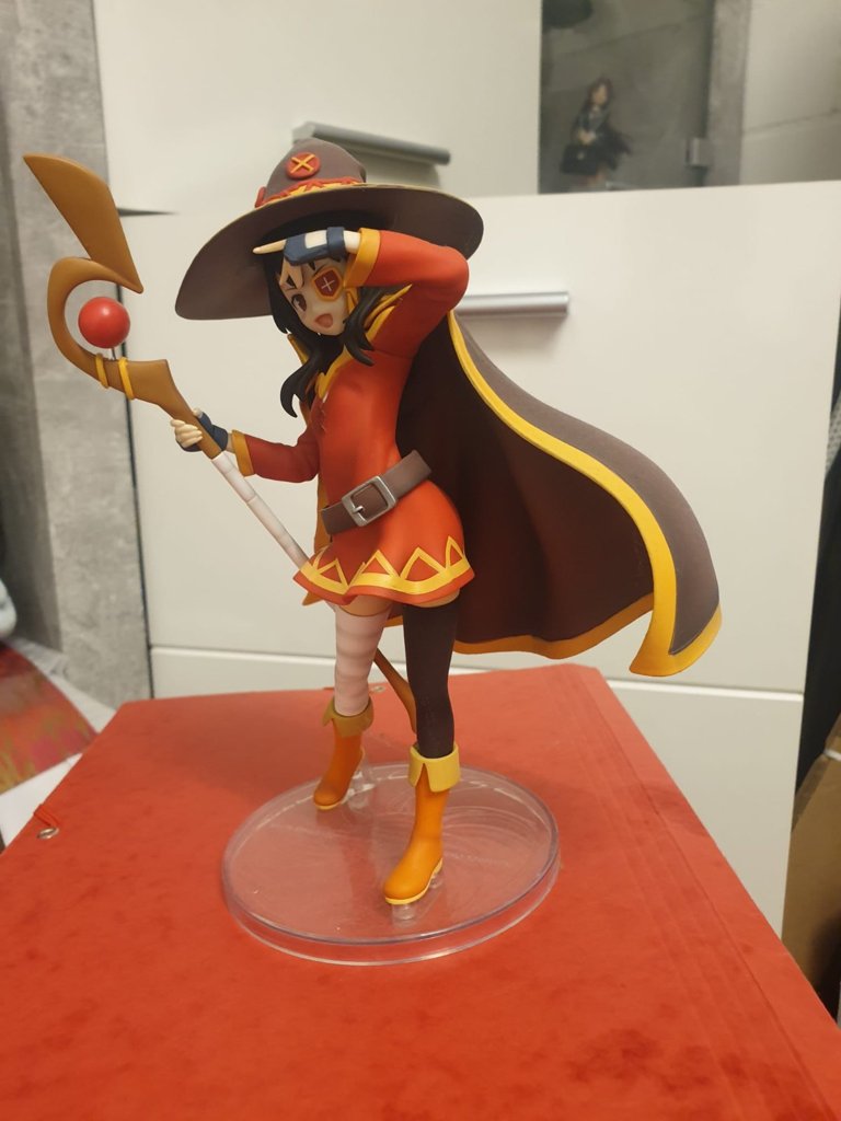 Megumin Anime Figur mit Stab