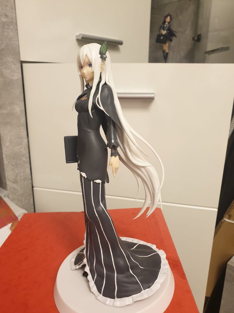 Ecchidana Re Zero Anime-Figur mit Buch,